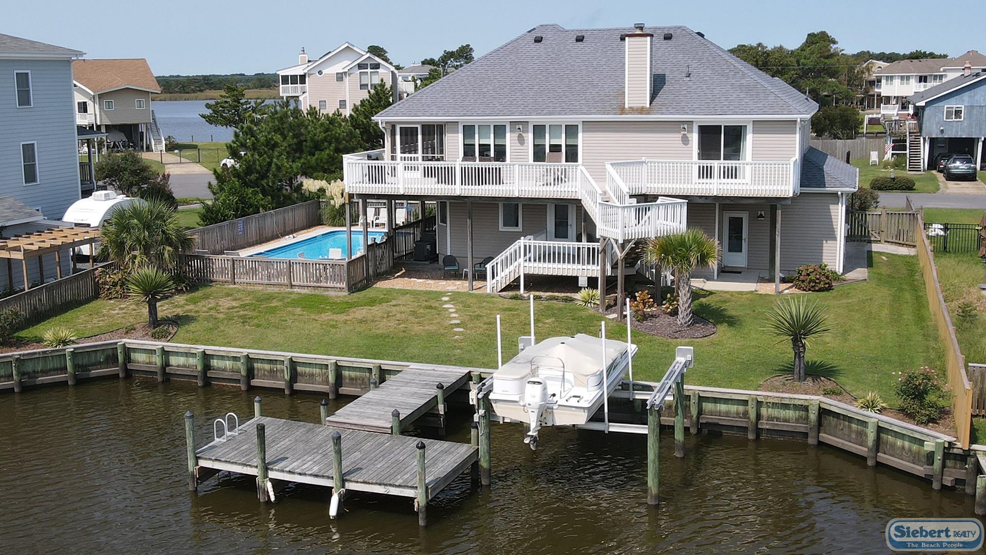 Bay Paradise Exterior