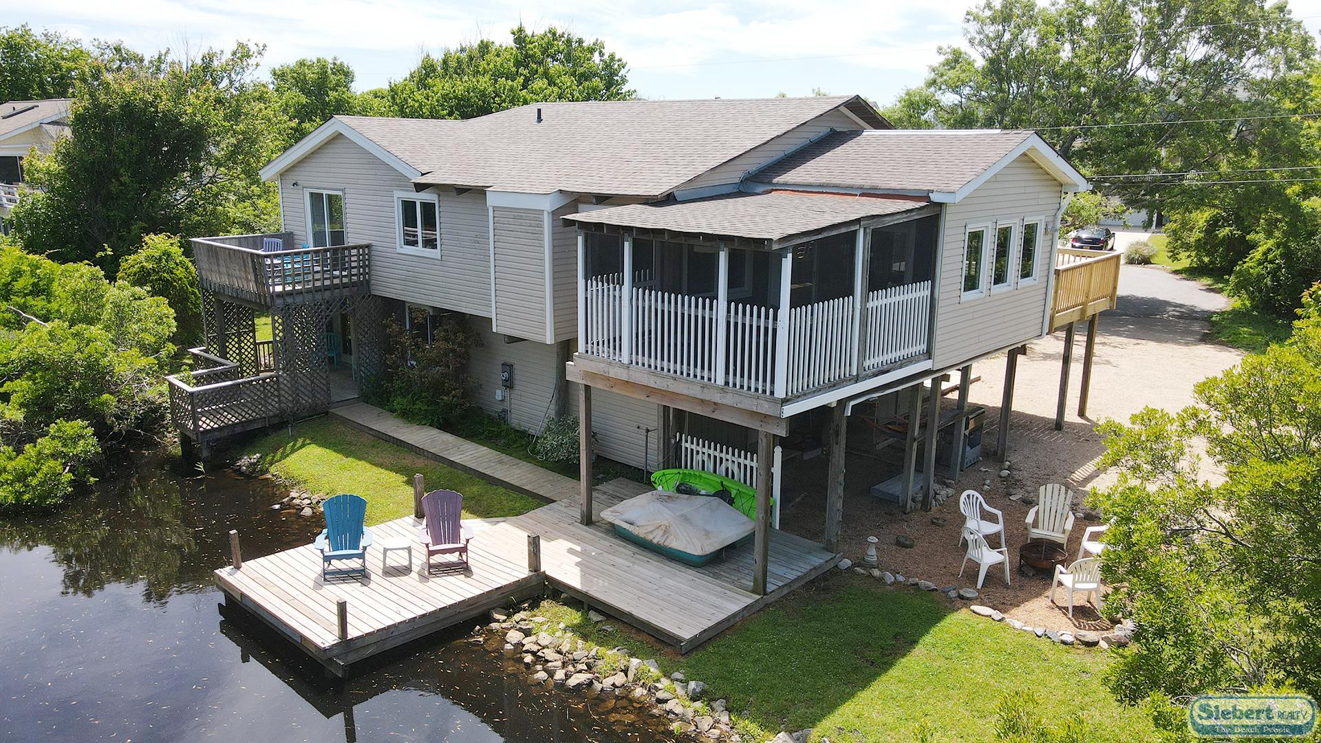 Dock Holiday Exterior