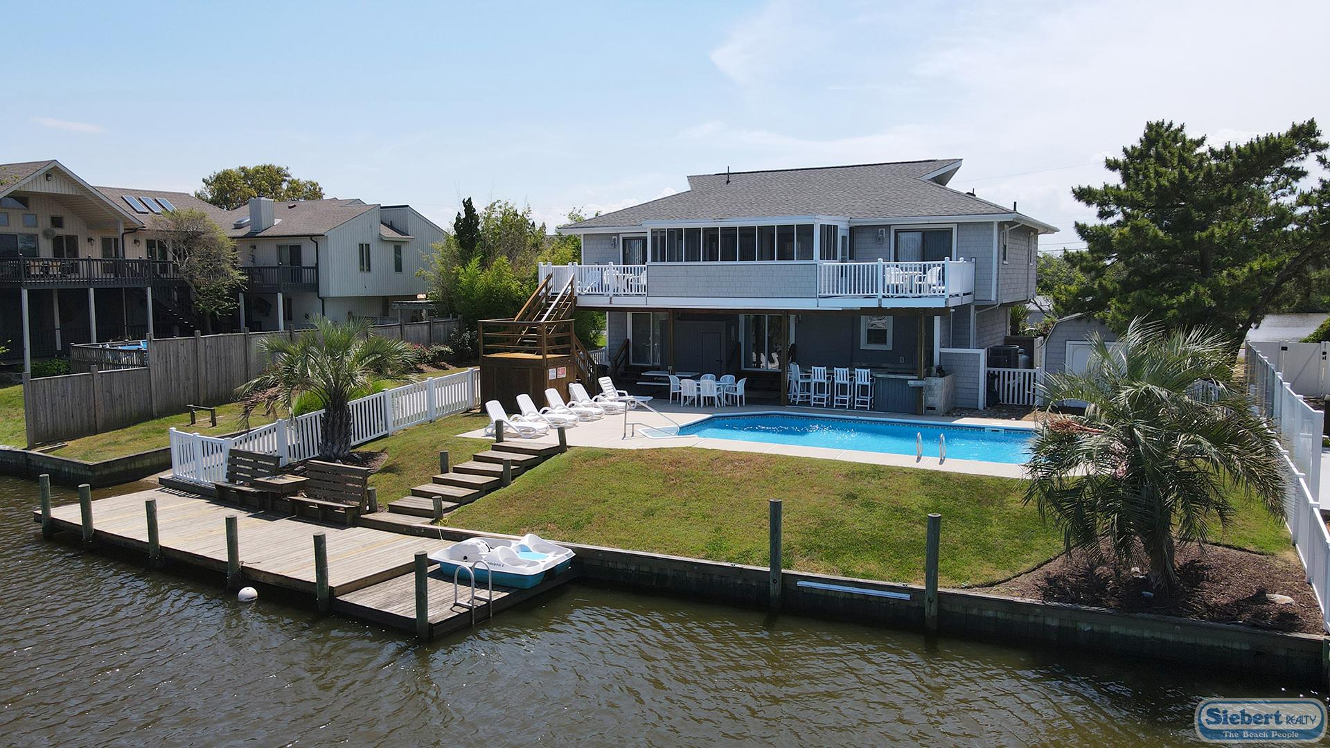 Relax Inn Exterior